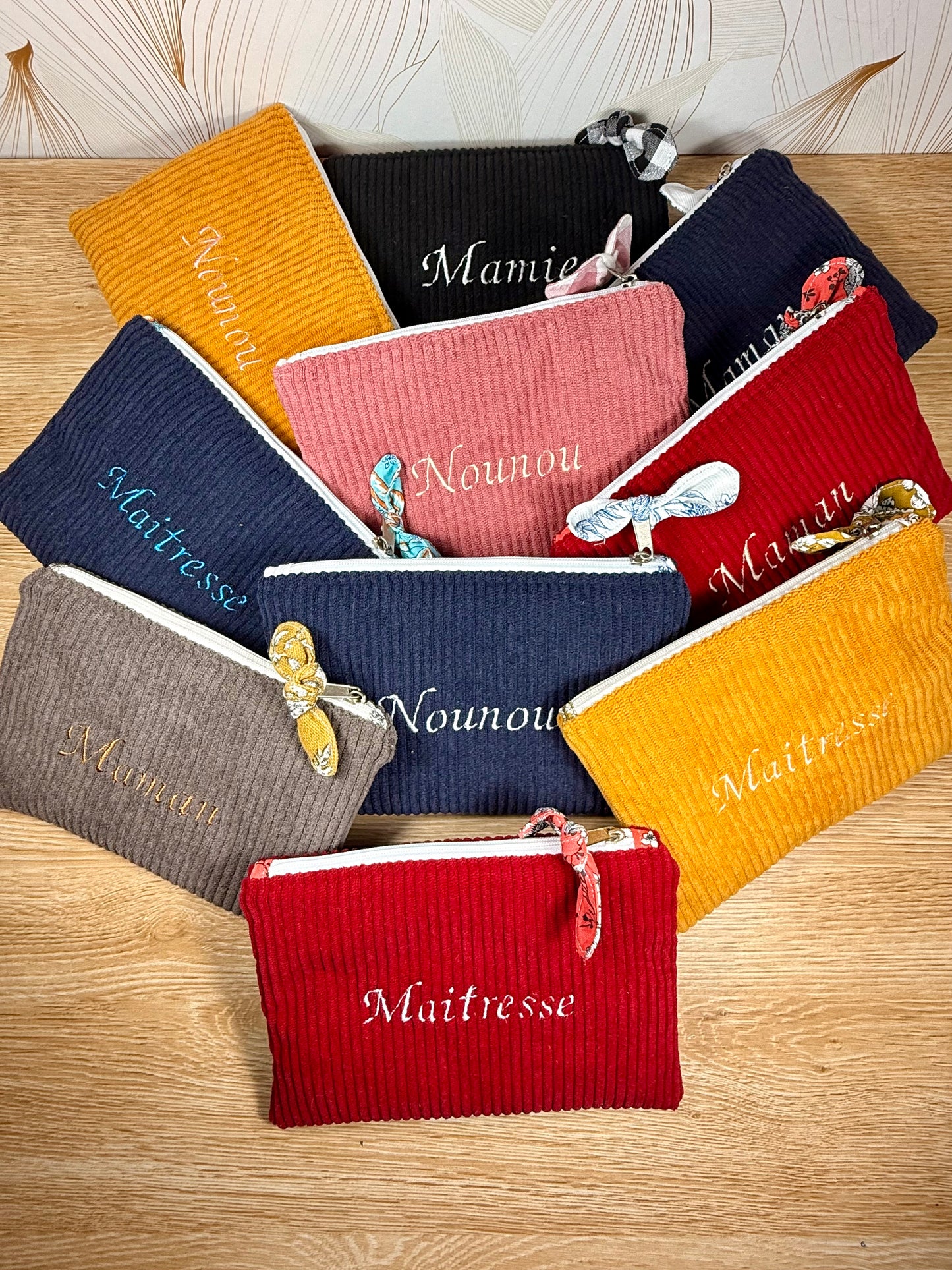 Câlins et Rêves petite pochette velours côtelé taupe jaune prenom