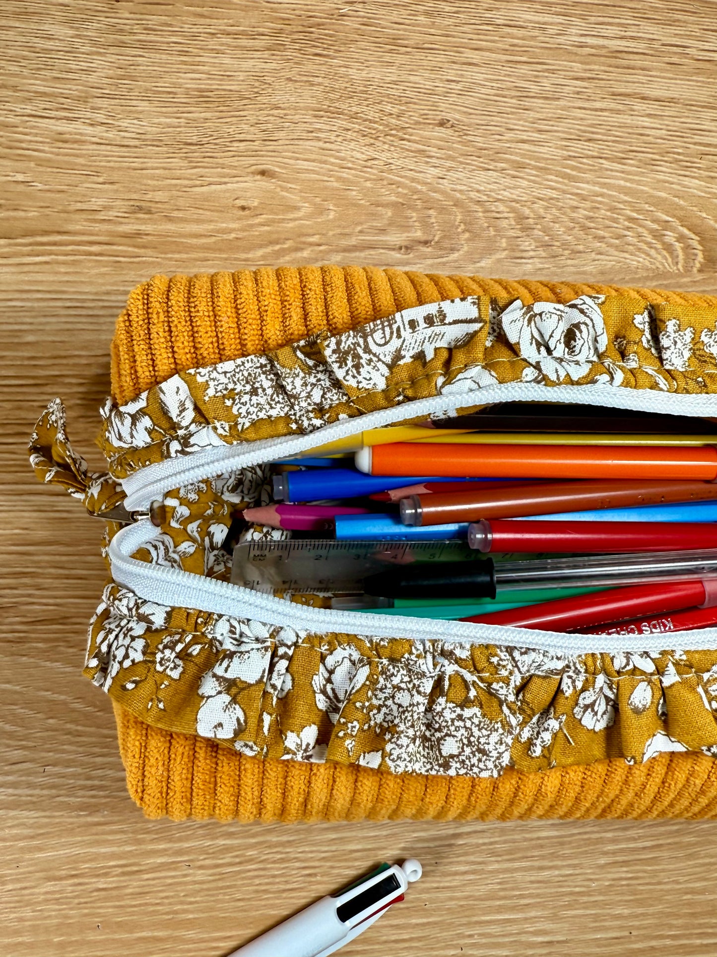 Calins et Reves trousse à crayons moutarde