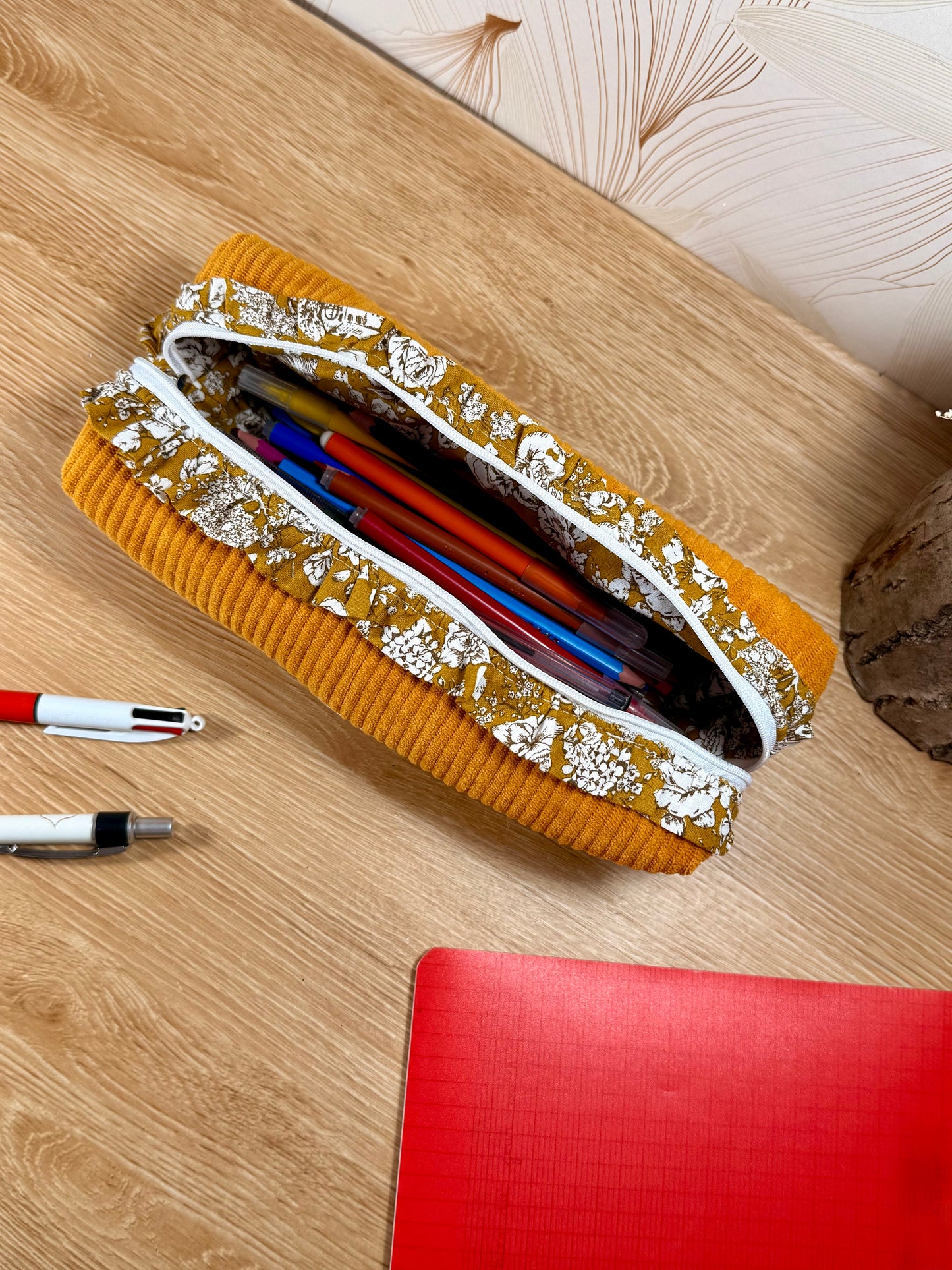 Calins et Reves trousse à crayons moutarde