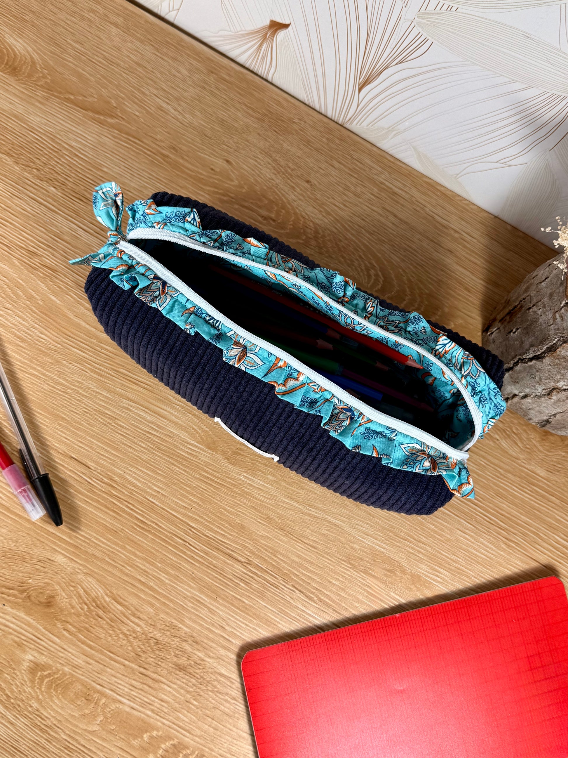Calins et Reves trousse à crayons bleu arabesque