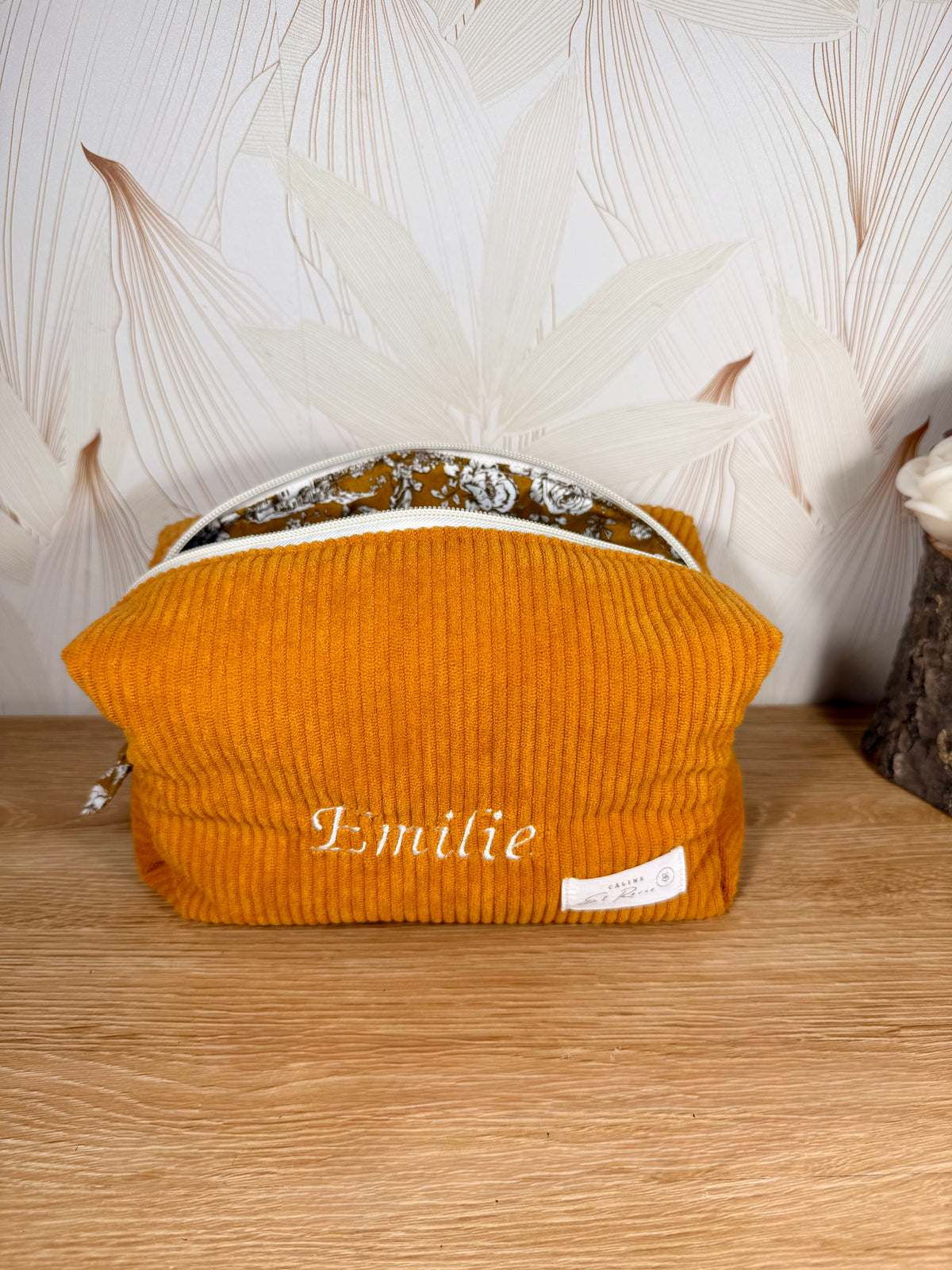Calins et Reves Trousse de toilette personnalisée velours jaune bucolique moutarde