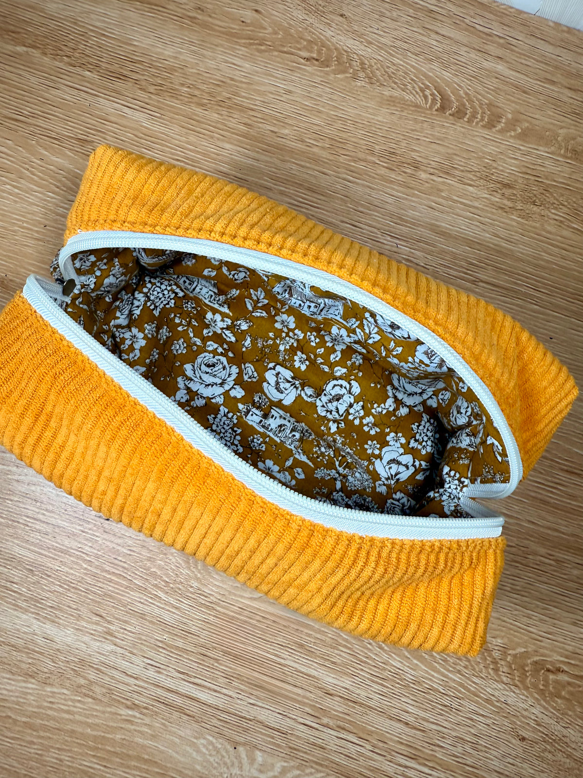 Calins et Reves Trousse de toilette personnalisée velours jaune bucolique moutarde
