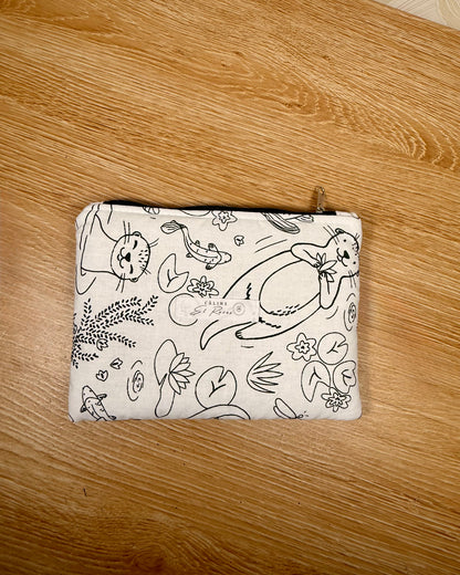 Calins et Reves Petite pochette à colorier Loutre