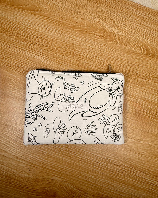 Calins et Reves Petite pochette à colorier Loutre